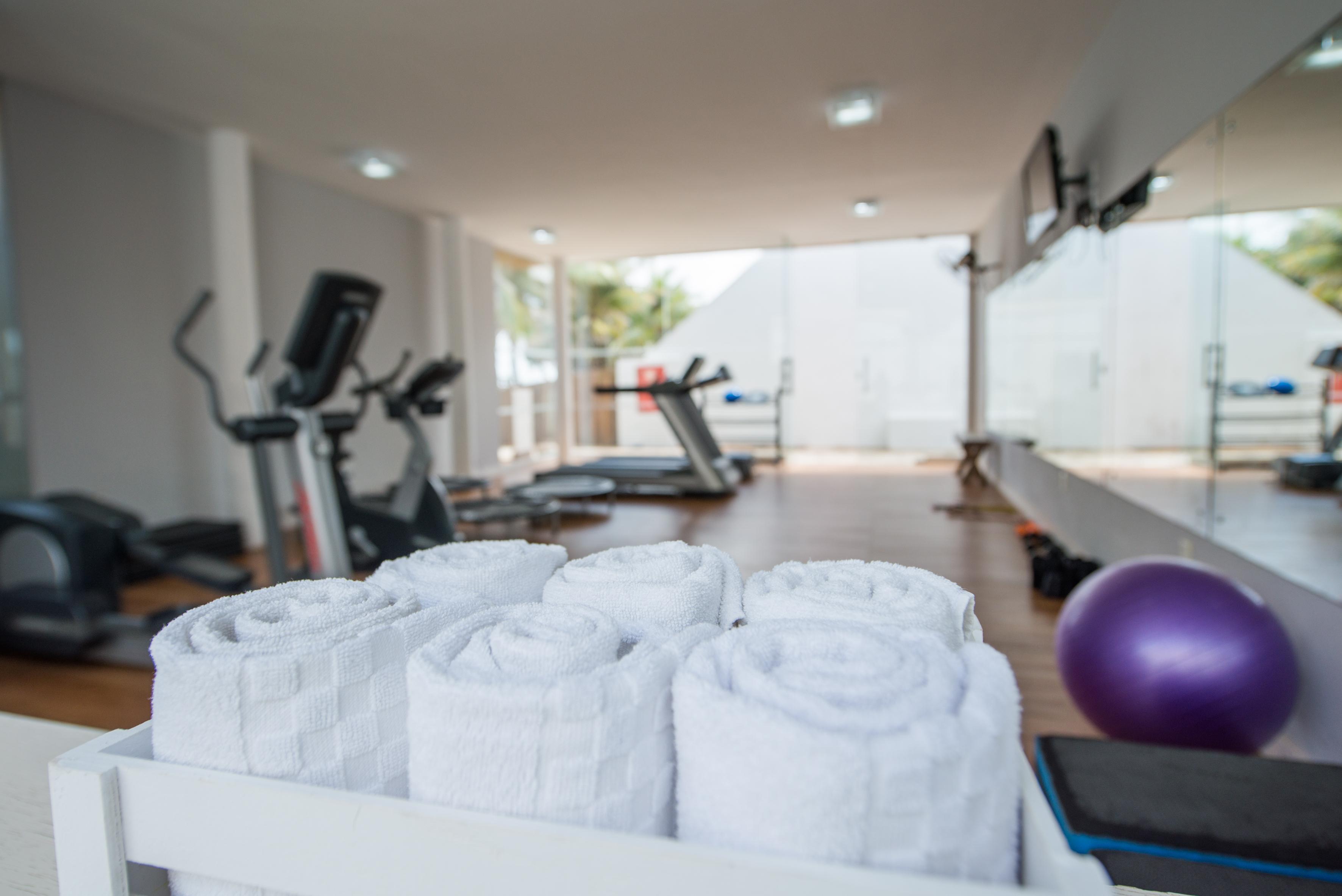 Wish Natal Hotel Exterior photo Towels in a gym